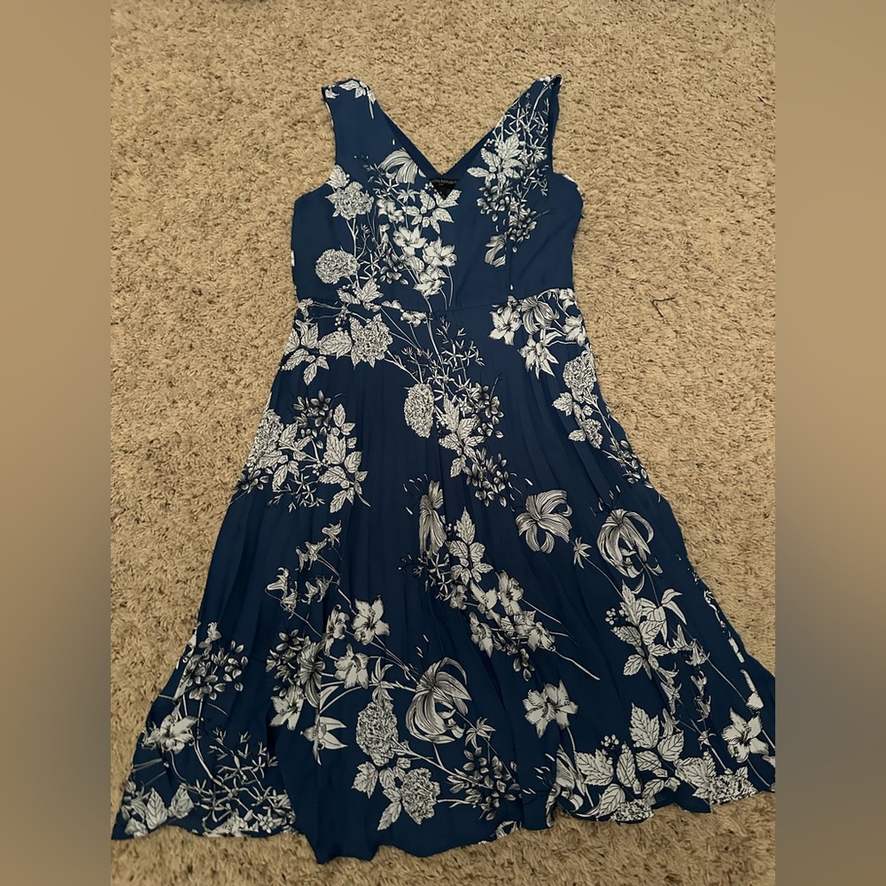 Banana Republic Blue and White Floral Pleated Midi Dress